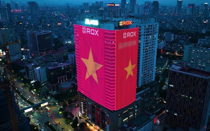 ROX Tower rực rỡ cờ hoa, lan tỏa tinh thần tự hào Việt Nam