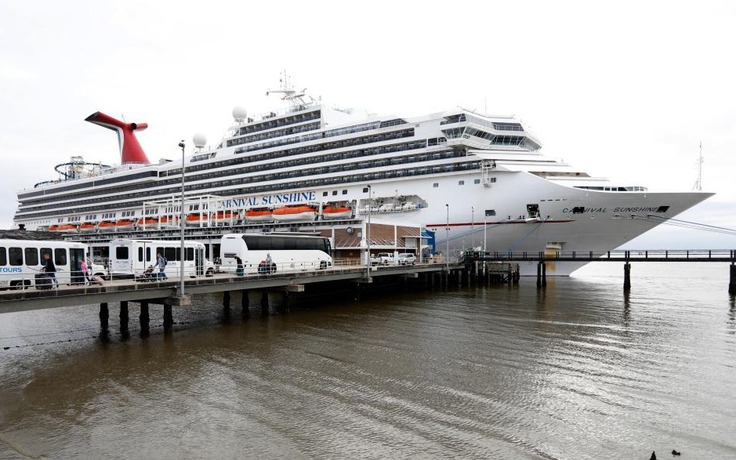 Du khách đánh nhau hỗn loạn trên siêu du thuyền