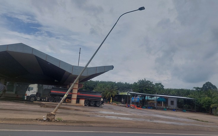 Trụ đèn nguy hiểm