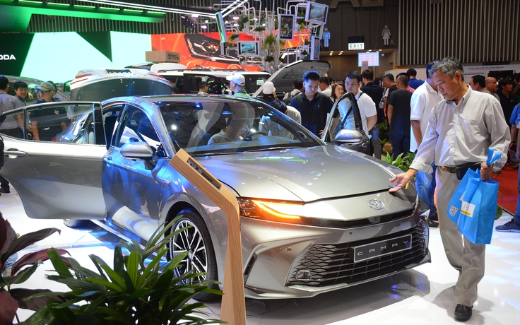 Xe sedan hạng D bán chạy nhất Việt Nam âm thầm tăng giá