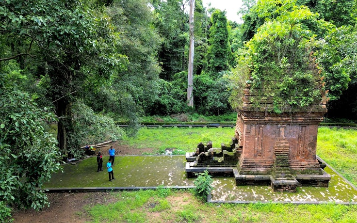 Nỗi lo tháp Chăm duy nhất ở Tây nguyên bị xâm hại
