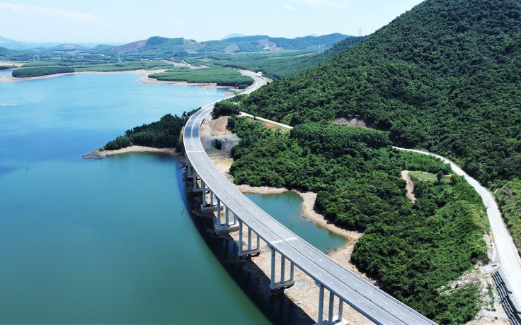 Cao tốc Vũng Áng - Bùng hoàn thành, thông tuyến từ Hà Nội đến Quảng Trị