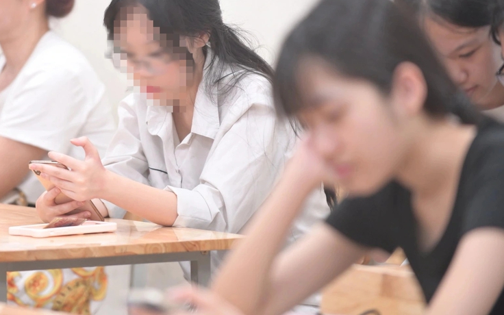 Hà Nội siết chặt quản lý học sinh sử dụng điện thoại trong trường