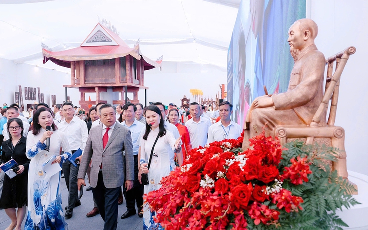 Chủ tịch Hà Nội tham quan ‘Không gian Truyền thống và Sáng tạo Hà Nội 2025’