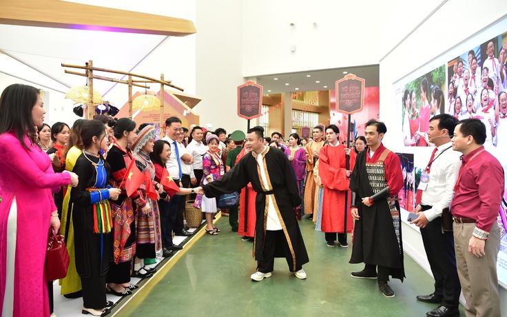 NSND Tự Long là tráng sĩ thứ hai sau Johnny Trí Nguyễn trong 'Hộ linh tráng sĩ'