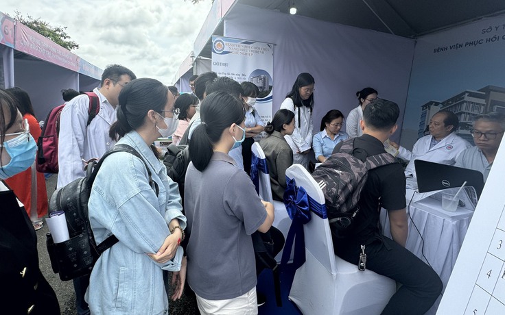 Vì sao nhiều bác sĩ trẻ chọn công tác lâu dài tại tuyến y tế cơ sở?