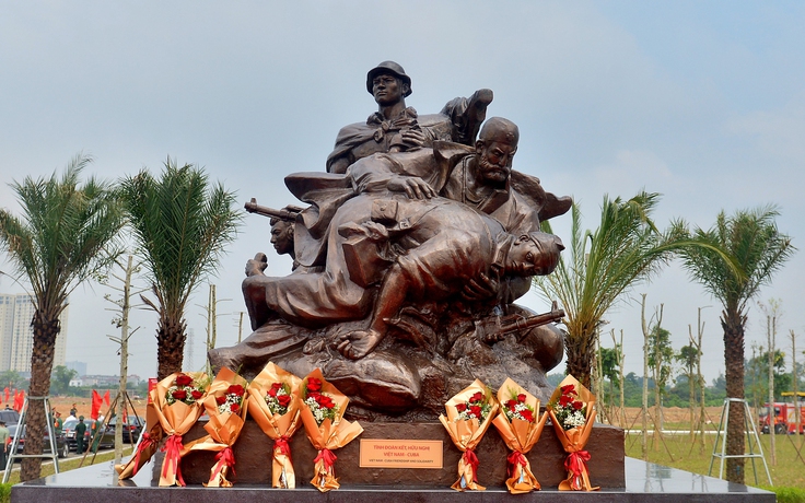 Hình ảnh đầu tiên về cụm tượng chuyên gia quân sự Liên Xô, Cuba mới hoàn thành