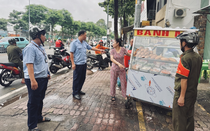 TP.HCM: Phường Diên Hồng mạnh tay xử lý lấn chiếm vỉa hè, lòng đường