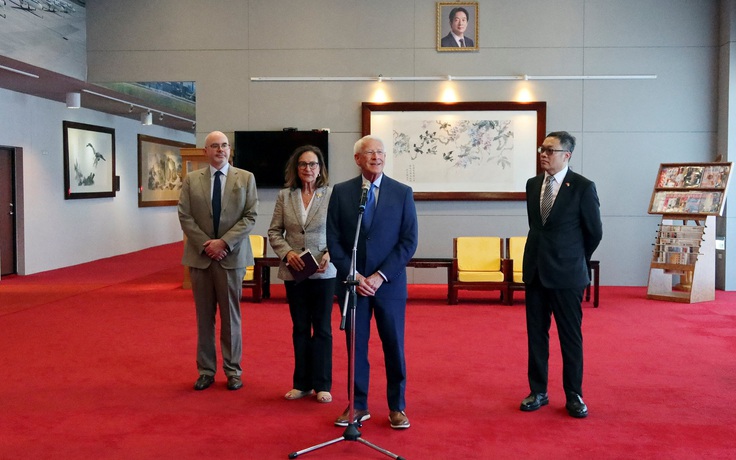 Chủ tịch Ủy ban Quân vụ Thượng viện Mỹ đến Đài Loan, Trung Quốc nói gì?