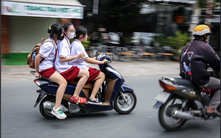 Phụ huynh học sinh phải ký cam kết không giao xe máy khi con chưa đủ tuổi