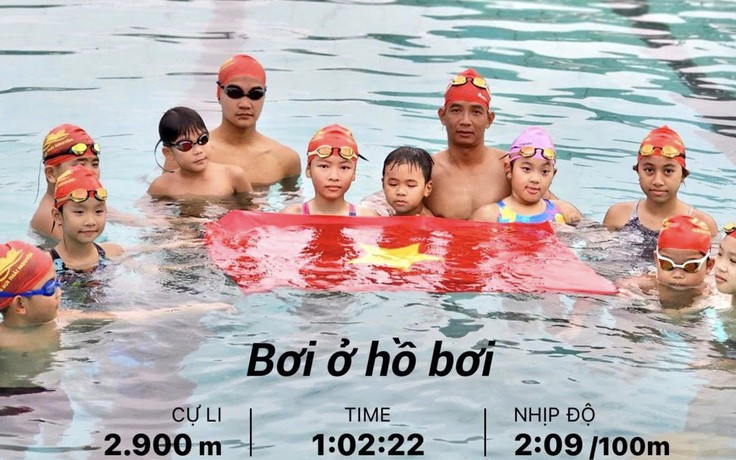 Bất ngờ ngày đầu nghỉ lễ: 'Khối yêu nước' cùng bơi vì lý do này?