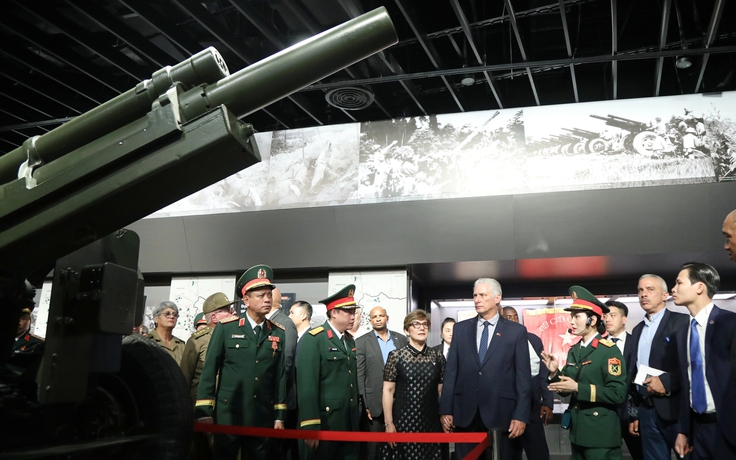 Bí thư thứ nhất, Chủ tịch Cuba thăm Bảo tàng Lịch sử quân sự Việt Nam