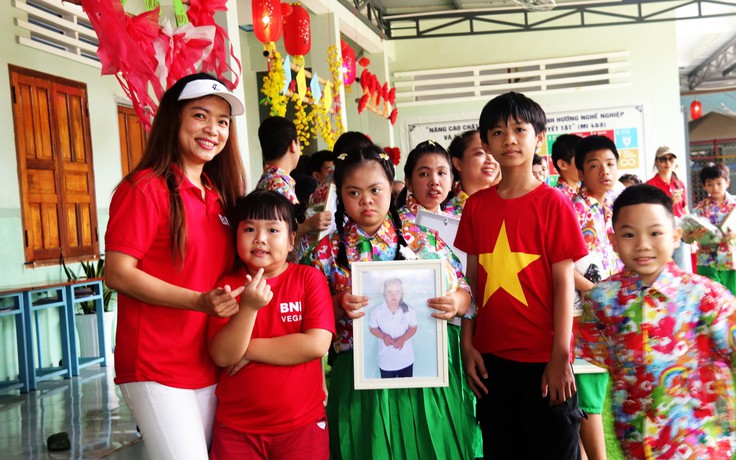 Khánh Hòa: Mang yêu thương đến trẻ khuyết tật Mái ấm Thừa Sai
