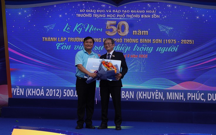 Xúc động ngày hội 50 năm Trường THPT Bình Sơn