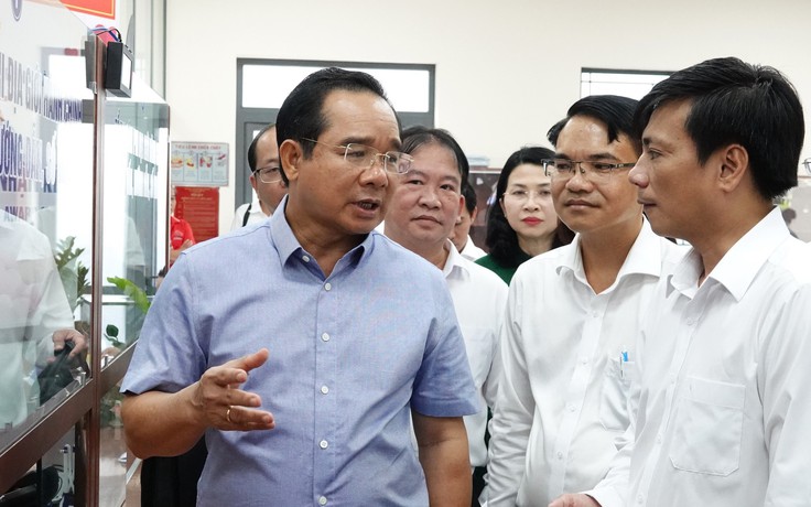 Chủ tịch UBND TP.HCM: Hồ sơ rõ ràng để người dân không phải thuê 'cò'