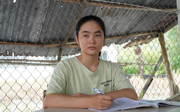 Cô học trò mồ côi mong được giúp đỡ vào đại học