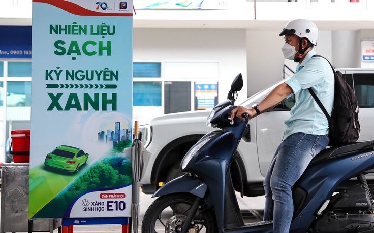 Giá xăng dầu hôm nay 5.8.2025: Xăng trong nước tăng tiếp?