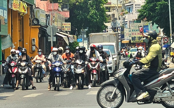Nắng nóng, gió táp rát da dễ gây sốc nhiệt: Bác sĩ chỉ cách phòng