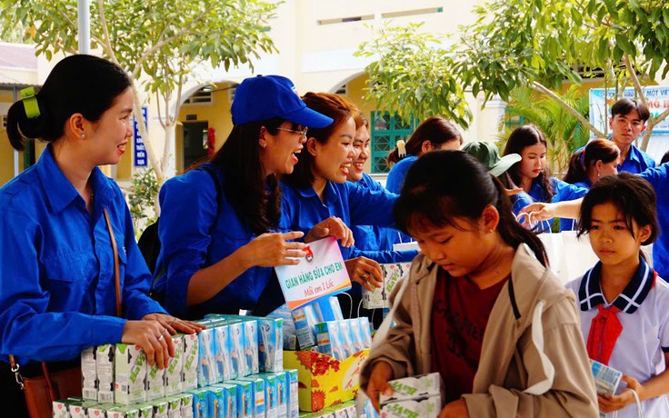 Cho đi yêu thương - nhận lại nụ cười