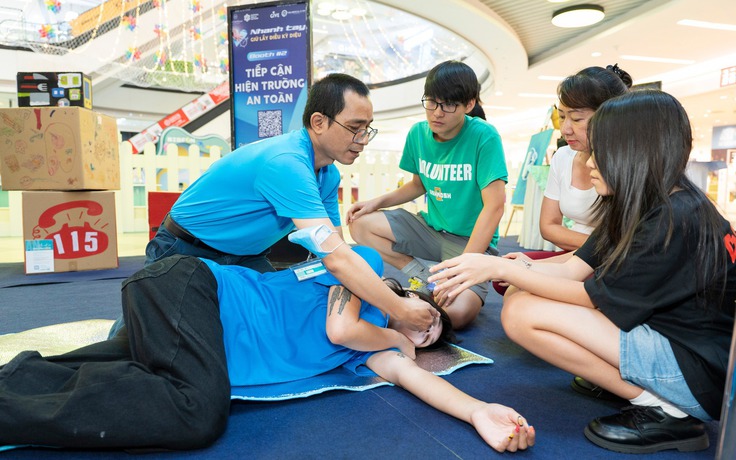 'Nếu bỗng nhiên mẹ bất tỉnh, con phải làm gì?'