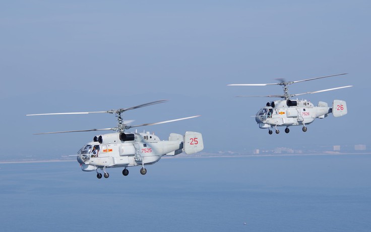 Trực thăng săn ngầm Ka-28 tham gia diễu binh trên biển hiện đại ra sao?