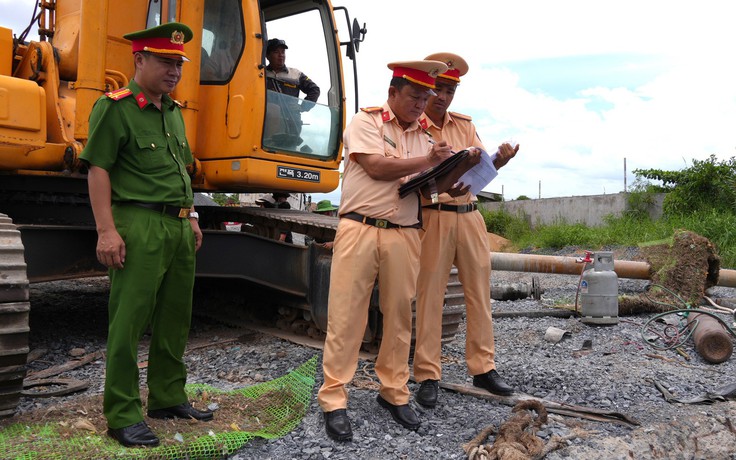 Đồng Tháp: Phạt tàu chở cát không rõ nguồn gốc trên sông Tiền