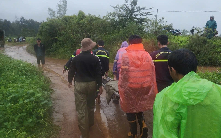 Gia đình 3 người bị nước cuốn trôi khi đi qua đập tràn ở Gia Lai