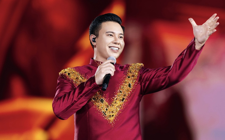 Ca sĩ Đông Hùng nói về những màn trình diễn gây sốt tại 'concert quốc gia'