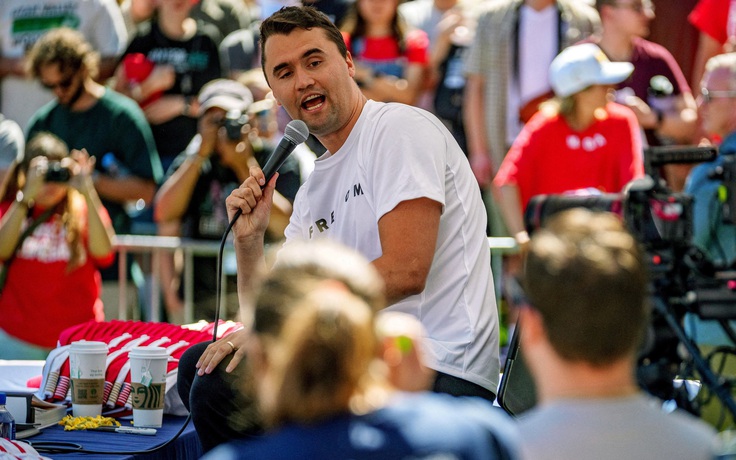 Đồng minh của Tổng thống Trump bị bắn chết giữa sự kiện đông người