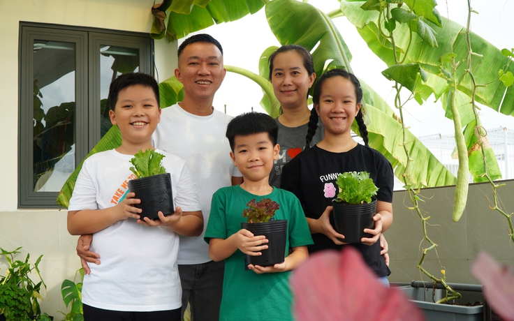 Biến sân thượng 40m² thành vườn rau sạch: Vợ chồng kỹ sư tiết lộ bí quyết