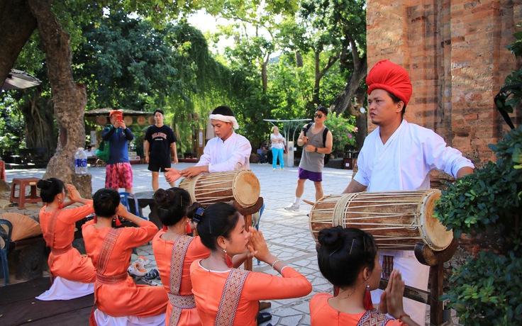Tiếng kèn Saranai nơi tháp nắng
