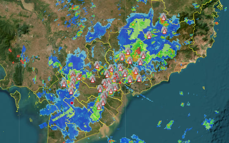 Chiều nay TP.HCM xuất hiện mây giông, sấm sét liên tục vì sao?