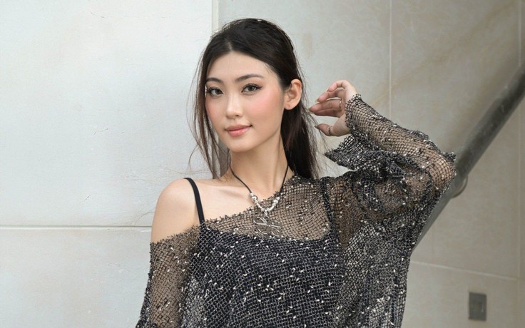 Phá cách cùng áo lưới mang nét quyến rũ và táo bạo