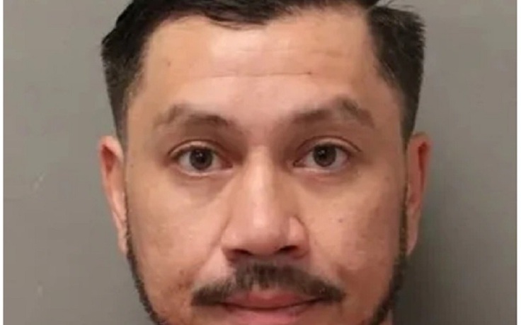 Chết vì tự lấy bản thân ra thử mũ chống đạn