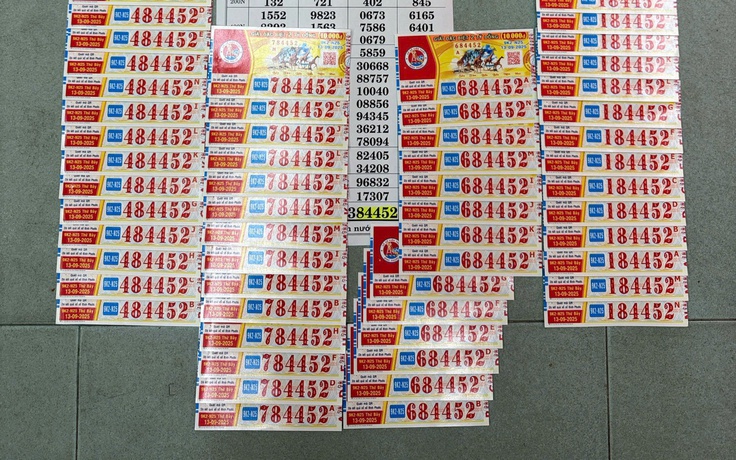 Đại lý đổi thưởng hàng loạt tờ trúng độc đắc xổ số miền Nam ngày 13 tháng 9