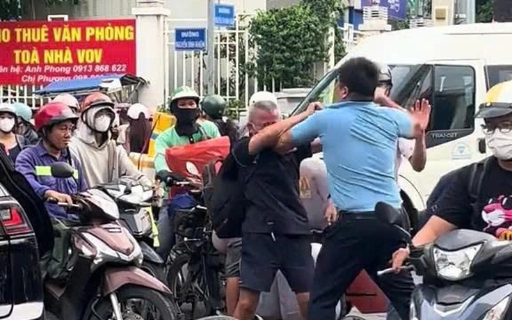 TP.HCM: Cụ ông bị người đi ô tô đánh tới tấp ở phường Sài Gòn