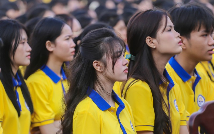 Hiệu trưởng khuyên tân sinh viên: 'Đừng coi bằng cấp chỉ là nấc thang danh lợi'