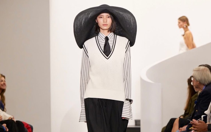 Gam đen, trắng 'thắp lửa' các sàn diễn thời trang 2026