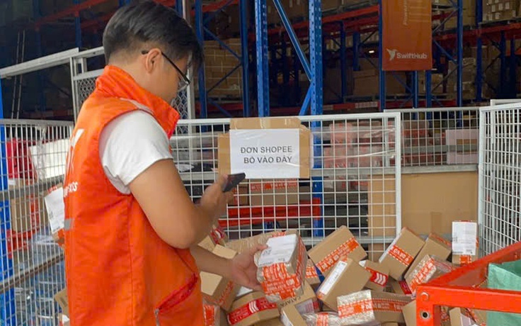 Hàng loạt chủ shop bất ngờ bị lỗ vì Shopee lỗi tính phí gấp đôi