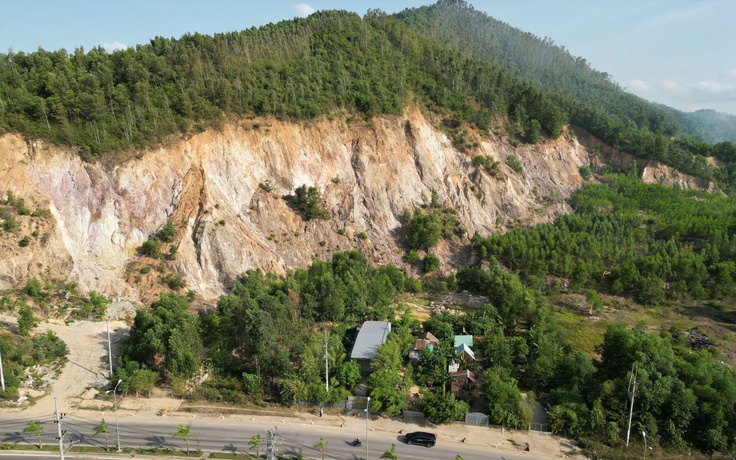 Gia Lai xem xét chuyển đổi 2 ha rừng phòng hộ thành mỏ đất san lấp