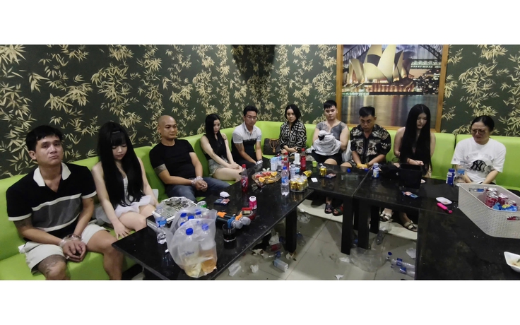 Đà Nẵng: Bắt quả tang nhóm tổ chức sử dụng ma túy trong quán karaoke VIP