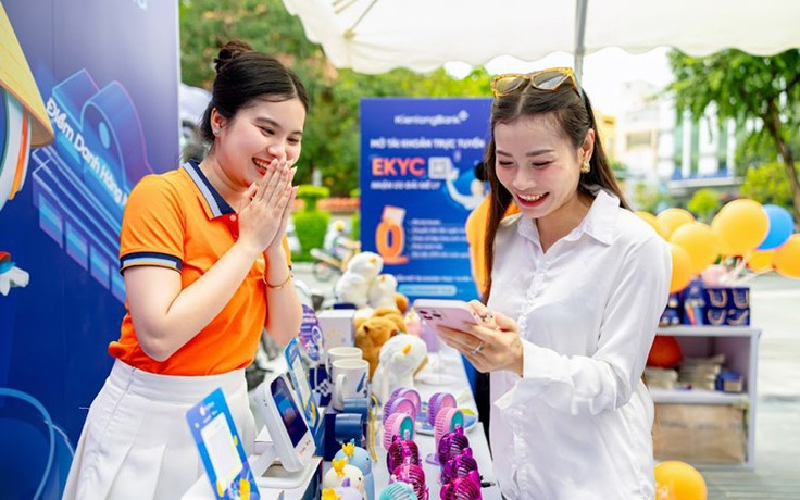 Chuyến xe X KienlongBank: Lan tỏa thanh toán số tại Cần Thơ