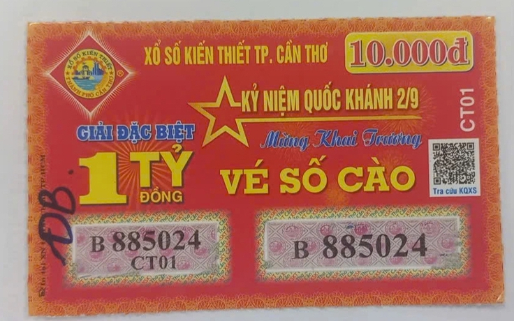 Cào vé số ủng hộ người quen, thanh niên chở hàng thuê bất ngờ trúng độc đắc