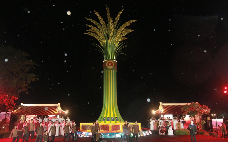 'Dòng sông hoa lửa' tri ân các thanh niên xung phong

