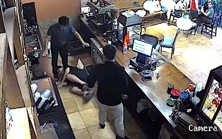 Xác minh vụ nhân viên quán cà phê bị đánh vì nhắc khách không hút thuốc