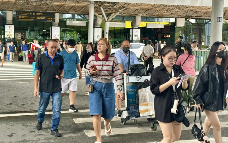 Ngày cuối kỳ nghỉ lễ 2.9: Sân bay Tân Sơn Nhất nhộn nhịp khách trở lại TP.HCM
