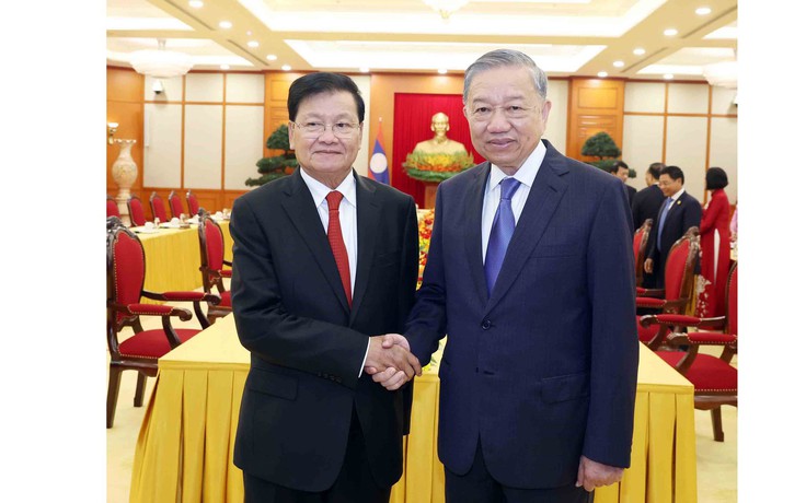 Thành công của Việt Nam là bài học để Lào phấn đấu 
xây dựng đất nước