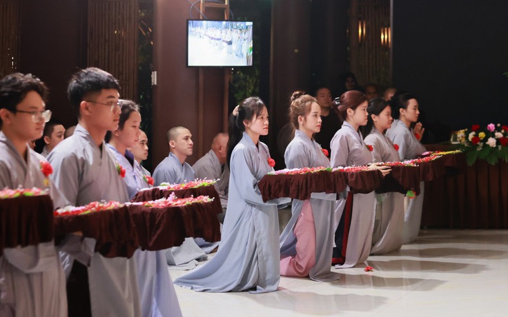 Vu lan 2025: Báo hiếu không chỉ là lời nói, mà là hành động mỗi ngày