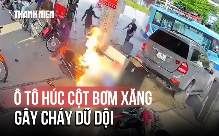 Ô tô húc đổ cột bơm xăng ở Hà Nội, người dân hoảng hốt