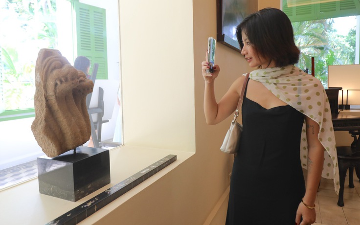 Dinh thự Pháp giữa lòng TP.HCM lưu giữ 'kho báu' nội thất trăm tuổi